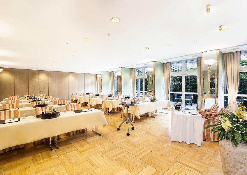 Qualitätsperformance und Grand Hotel RussischerHof 