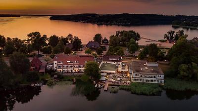 Seminarhotels und Flugzeugpark in Schleswig-Holstein – eine entspannte und unkomplizierte An- und Abreise ist ein wesentlicher Aspekt bei der Seminarplanung. SBahnhof und Der Seehof in Ratzeburg