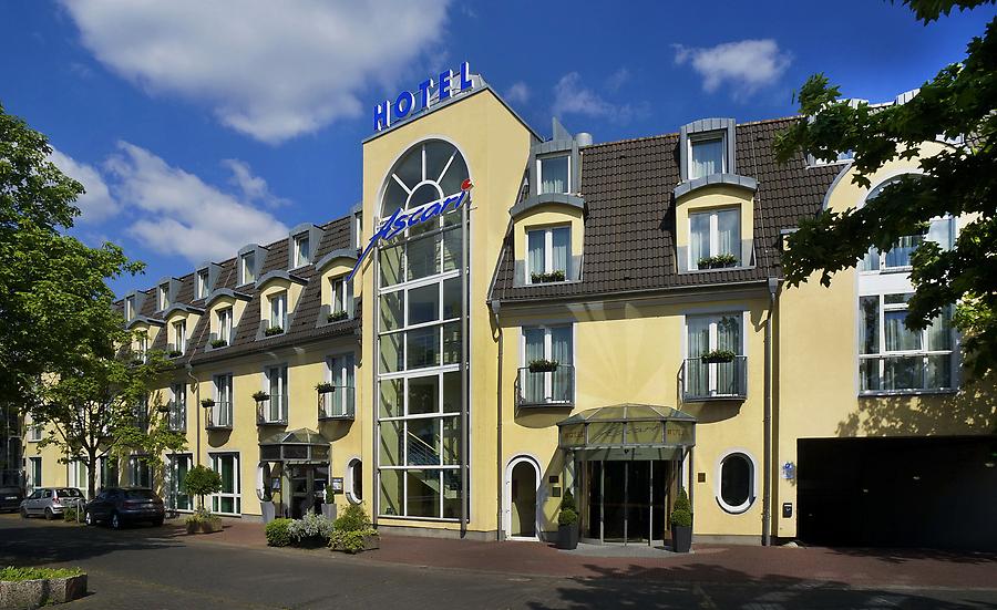 Hochzeitsfotos und Ascari Parkhotel in Nordrhein-Westfalen