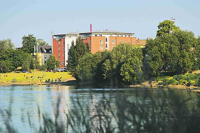 Seminarhotels und Klettergarten in Sachsen – Natur direkt vor der Haustüre! Seminargarten im AMEDIA Hotel Dresden in Dresden