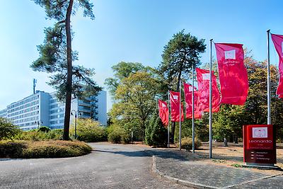 Seminarhotels und Stadtbahnhof in Hessen – eine entspannte und unkomplizierte An- und Abreise ist ein wesentlicher Aspekt bei der Seminarplanung. Autobusbahnhof und Leonardo Frankfurt City S in Frankfurt am Main