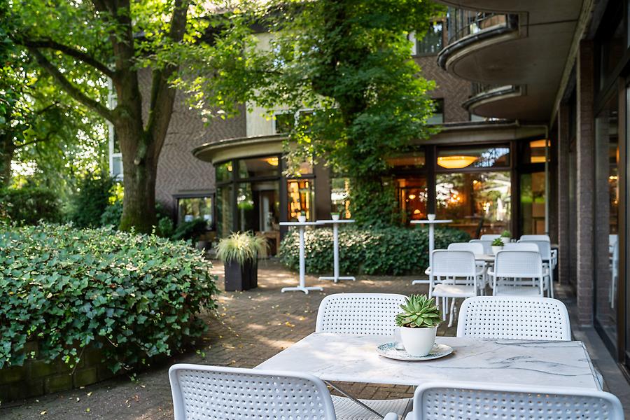 Hauptbahnhof und Waldhotel Tannenhäuschen in Nordrhein-Westfalen