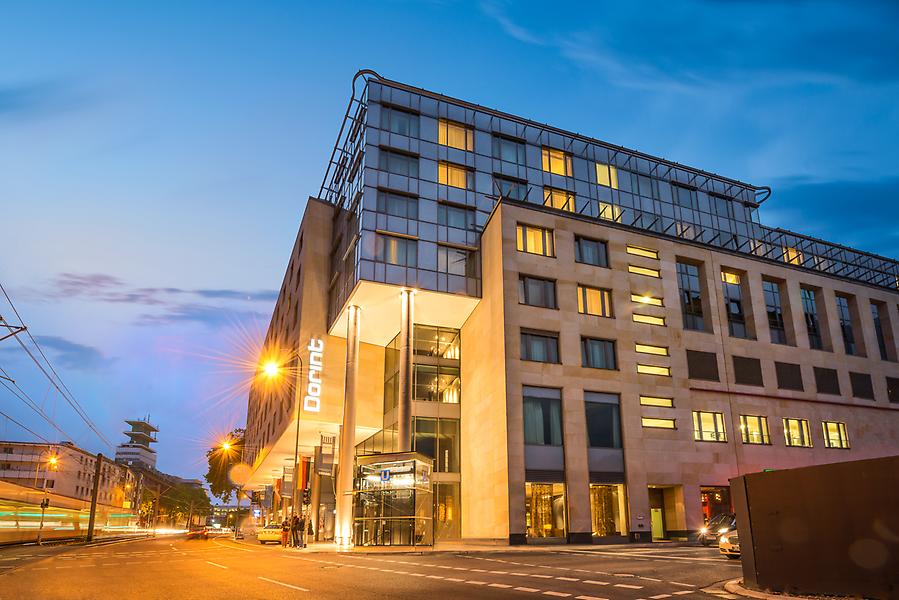 Flughafenbus und Dorint Hotel am Heumarkt in Nordrhein-Westfalen